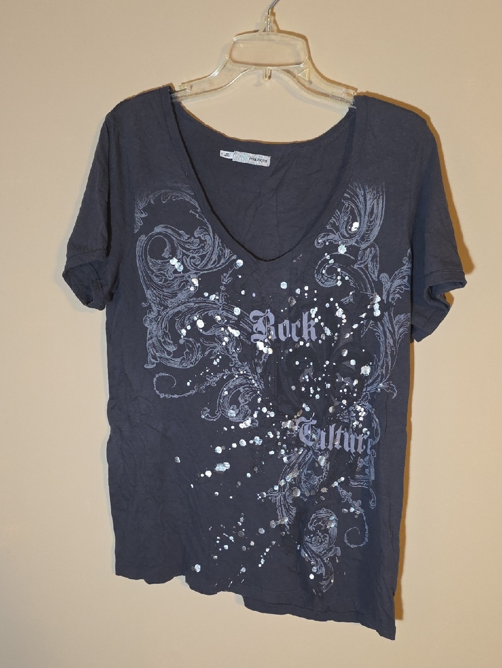 Womens Maurices Vneck Short Sleeved Tshirt Gray & Silver Rock Culture Size 1